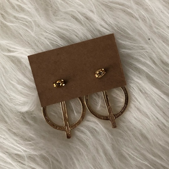 Club Manhattan Bold Cosmo Earrings - Picture 2 of 2